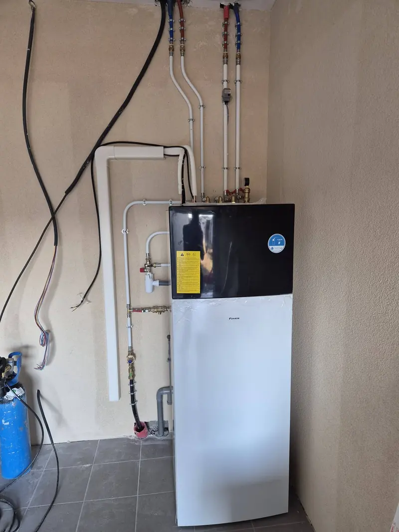 Chauffe-eau thermodynamique raccordé dans un local technique